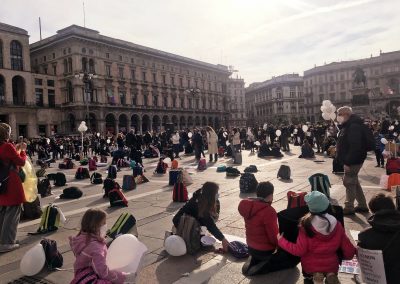 Milano 21 Marzo bambini in piazza